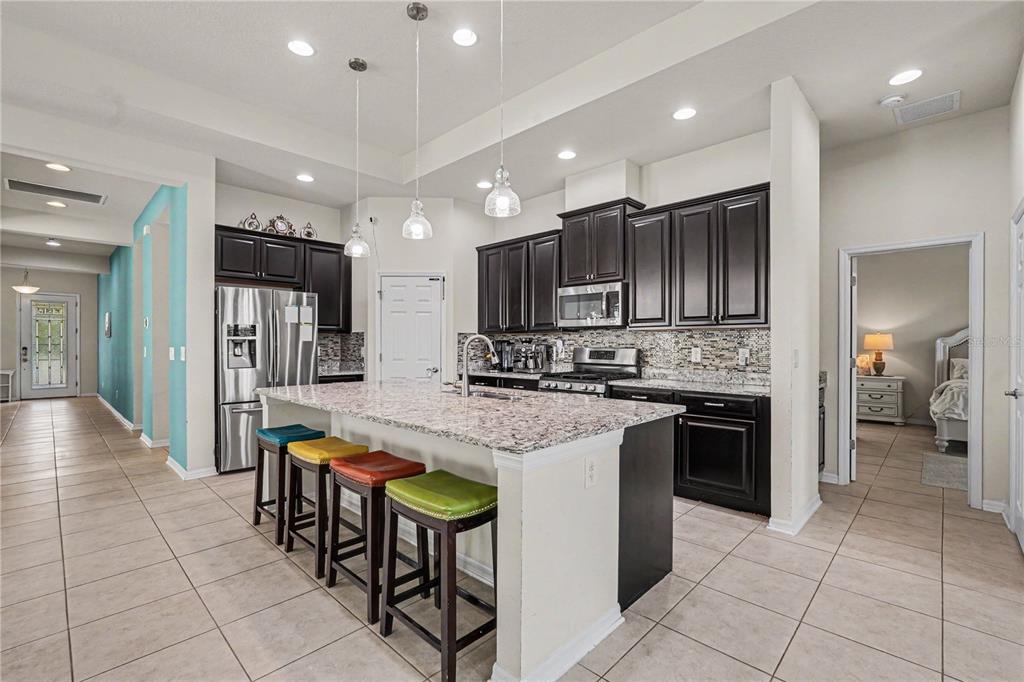 204 Shell Creek Court Apollo Beach, FL 33572 - Photo 9 of 39