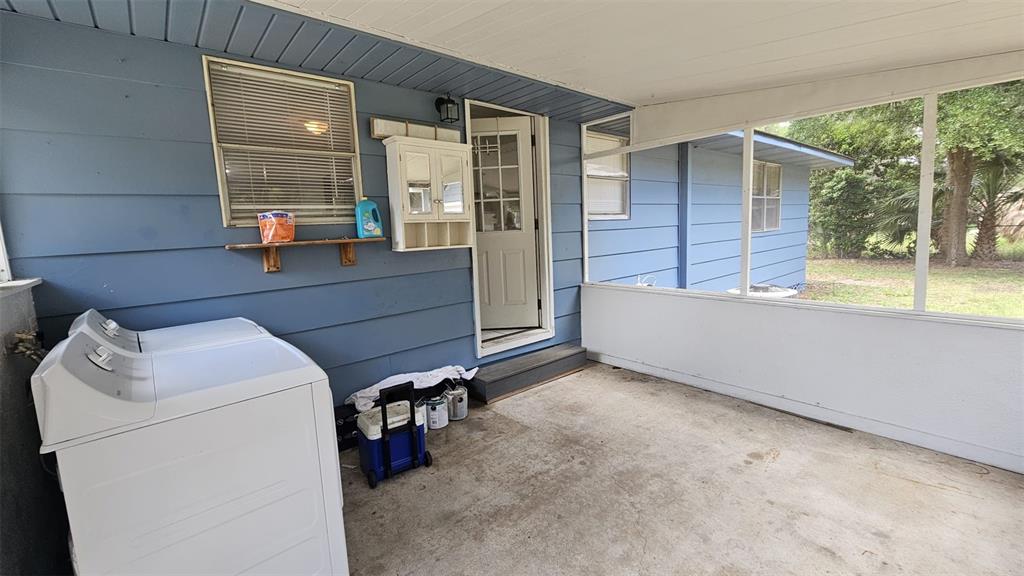 36850 Haynes Road Fruitland Park, FL 34731 - Photo 18 of 28 a utility room with dryer and washer