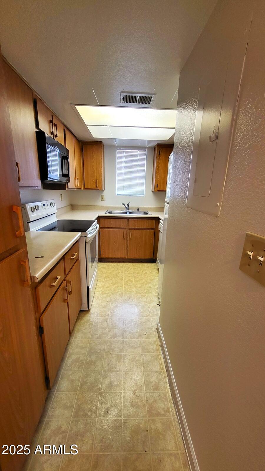 1215 East Lemon Street, Unit 227 Tempe, AZ 85281 - Photo 5 of 17 kitchen