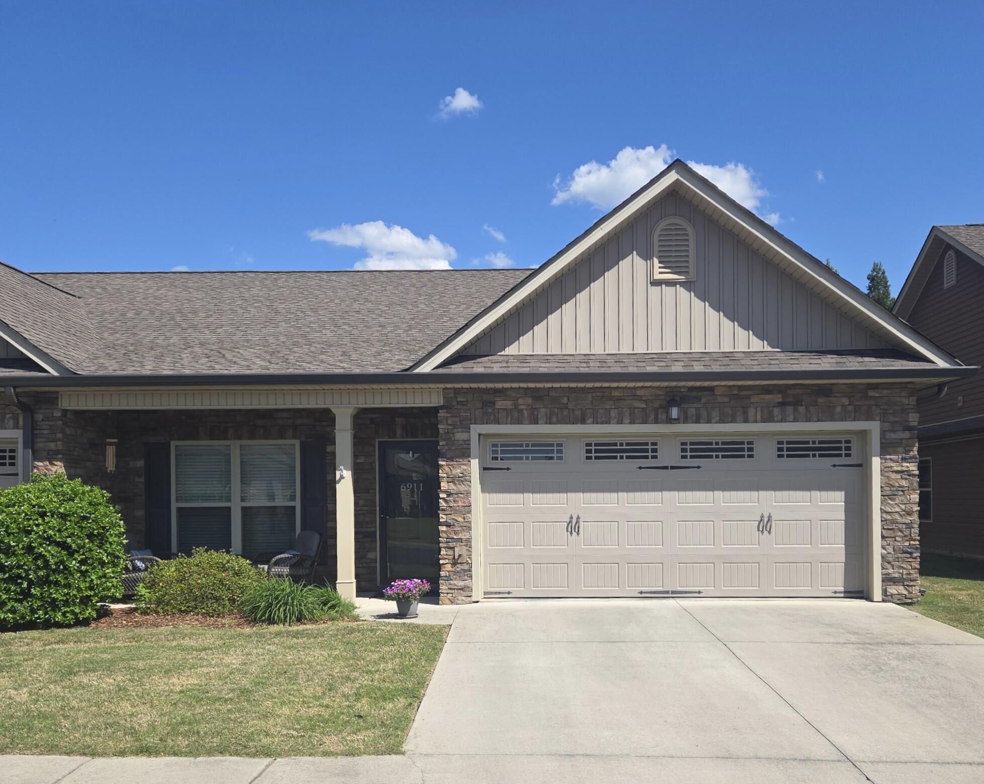 6911 Village Lake Cir