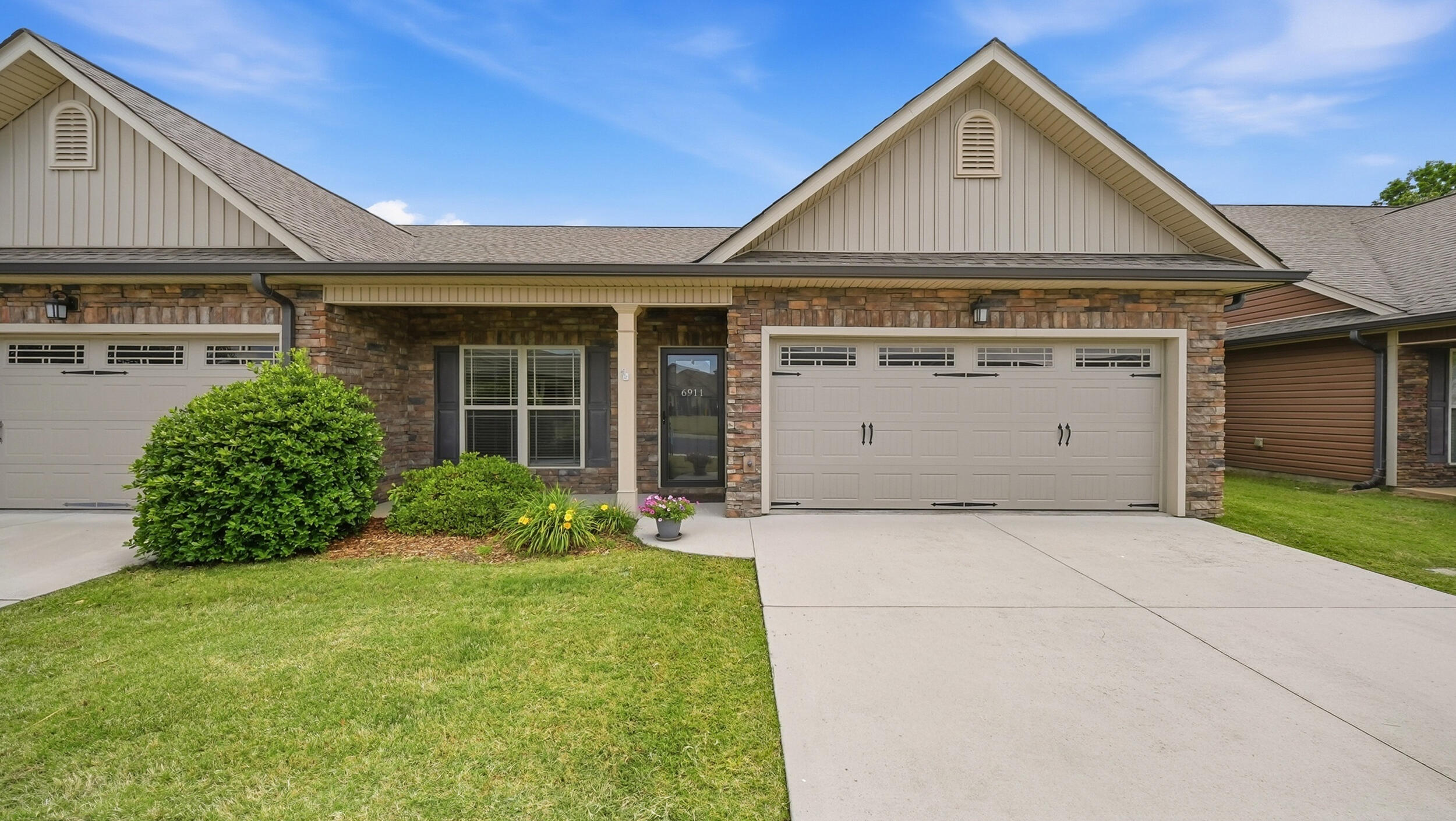 1_6911 village lake cir-1