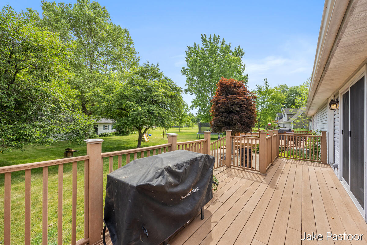 9951 10 Mile Road Northeast Rockford, MI 49341 - Photo 37 of 43