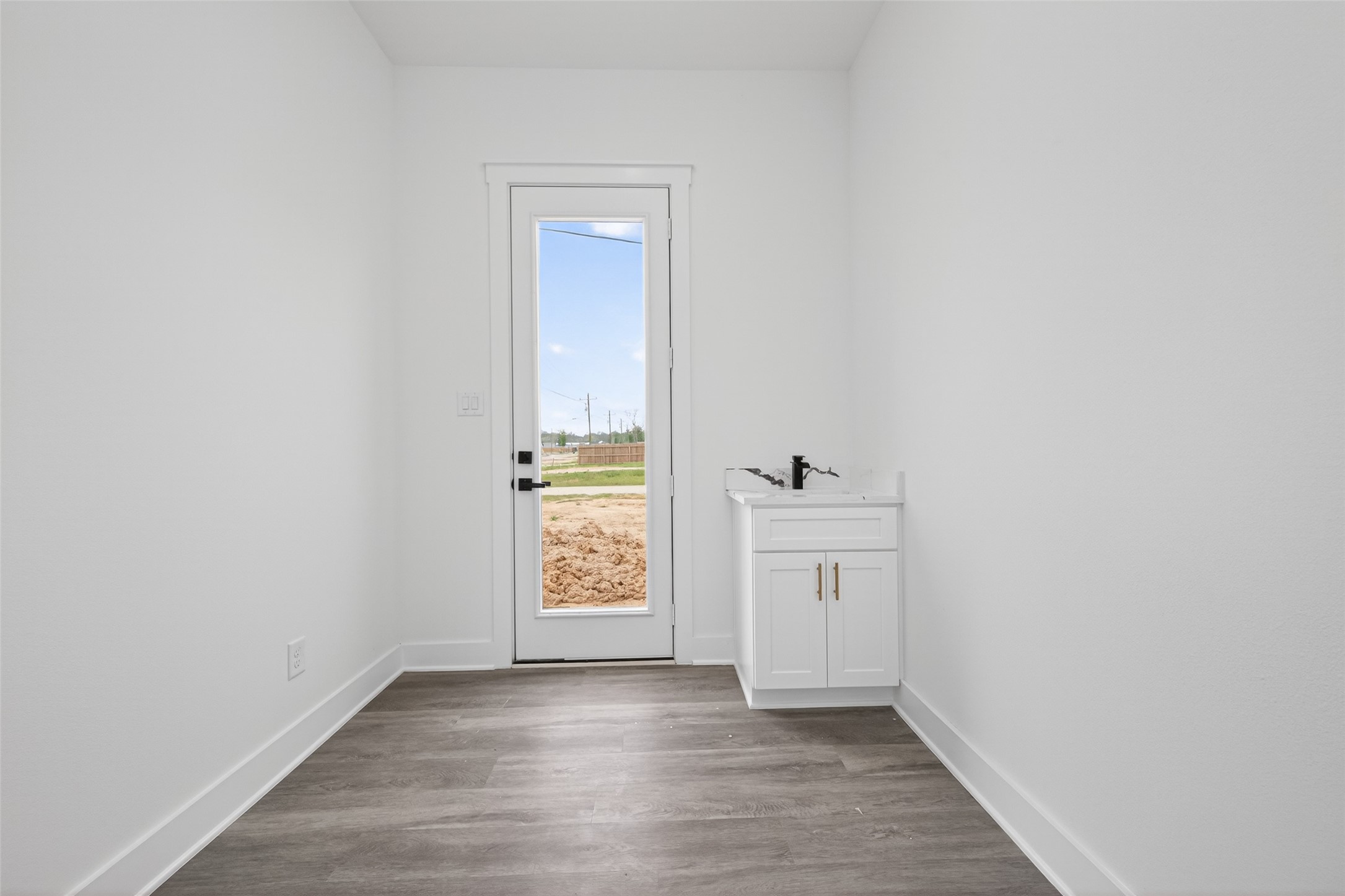 1129 Longleaf Pne Street Huffman, TX 77336 - Photo 23 of 35 a view of an empty room and window