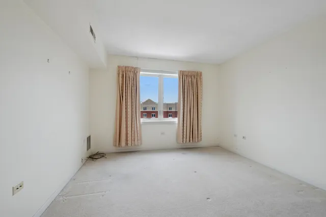 $300,000 | 7450 Lincoln Avenue, Unit 609, Skokie, IL 60076