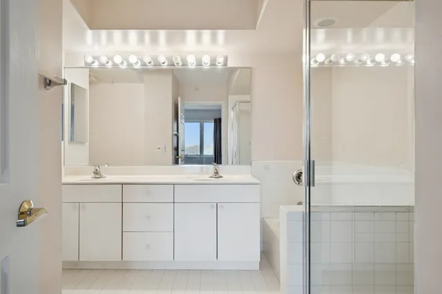 $300,000 | 7450 Lincoln Avenue, Unit 609, Skokie, IL 60076