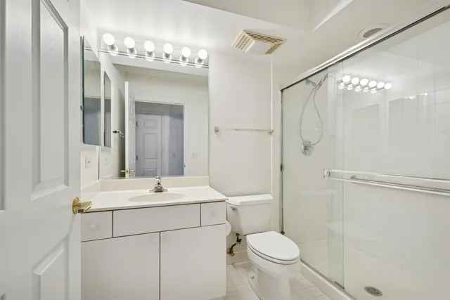 $300,000 | 7450 Lincoln Avenue, Unit 609, Skokie, IL 60076