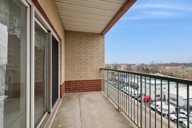 $300,000 | 7450 Lincoln Avenue, Unit 609, Skokie, IL 60076