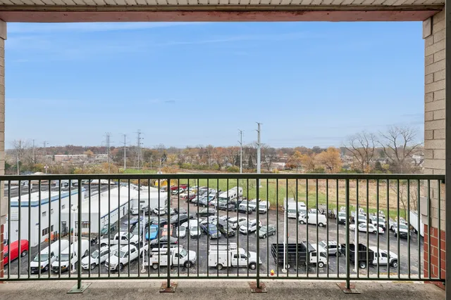 $300,000 | 7450 Lincoln Avenue, Unit 609, Skokie, IL 60076