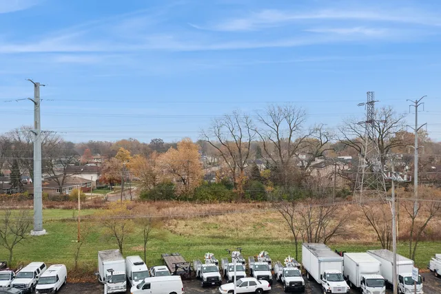 $300,000 | 7450 Lincoln Avenue, Unit 609, Skokie, IL 60076