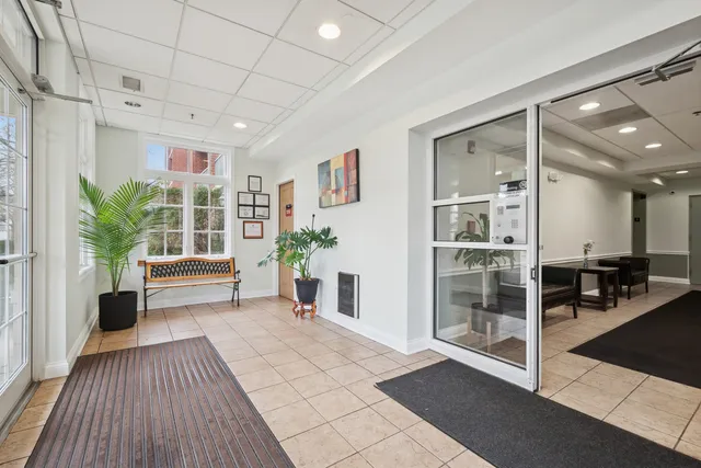 $300,000 | 7450 Lincoln Avenue, Unit 609, Skokie, IL 60076