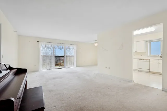 $300,000 | 7450 Lincoln Avenue, Unit 609, Skokie, IL 60076