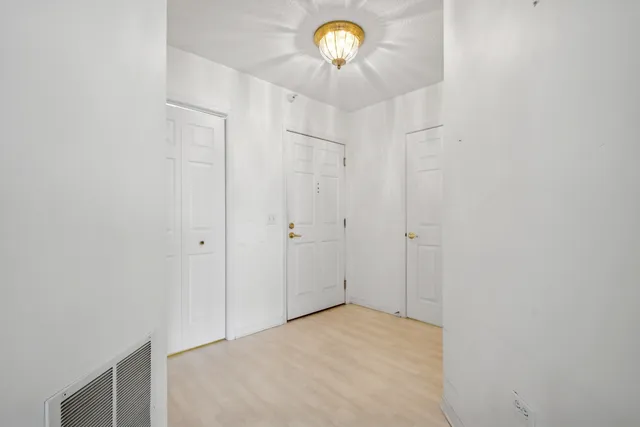 $300,000 | 7450 Lincoln Avenue, Unit 609, Skokie, IL 60076