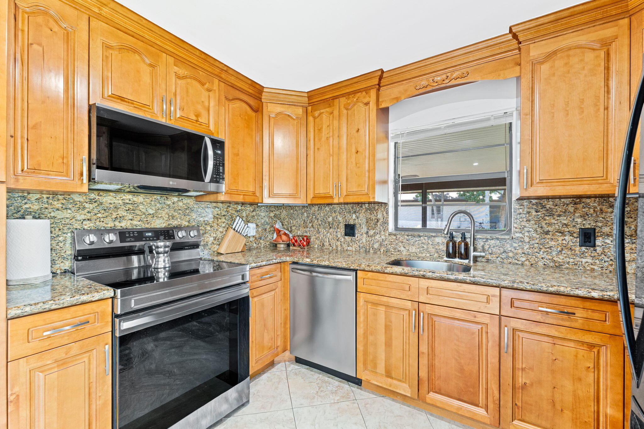 7811 Beechfern Circle, Unit 26 Fort Lauderdale, FL 33321 - Photo 13 of 31 17-web-or-mls-7811 Beechfern Cir-17