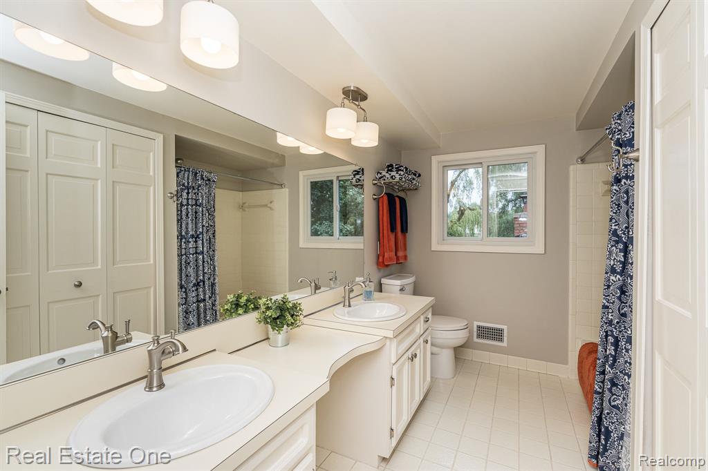 3307 Salem Court Rochester Hills, MI 48306 - Photo 24 of 36