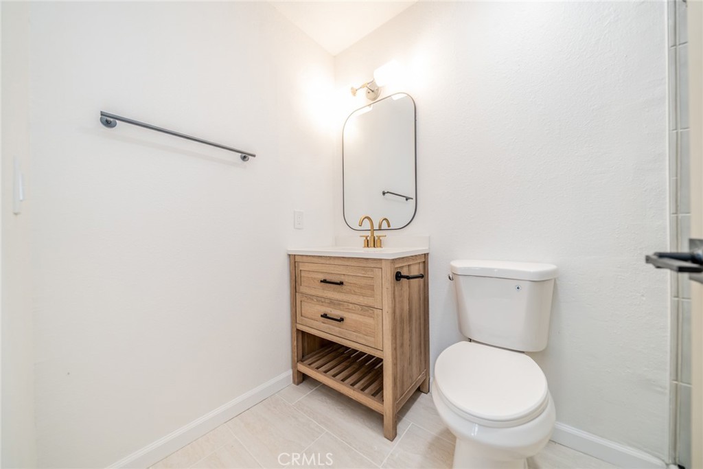 555 North Chestnut Avenue Rialto, CA 92376 - Photo 23 of 33 a bathroom with a toilet sink and mirror