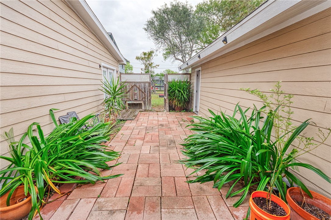 1202 Crosby Street Portland, TX 78374 - Photo 18 of 20 a potted plant sitting in front of a house