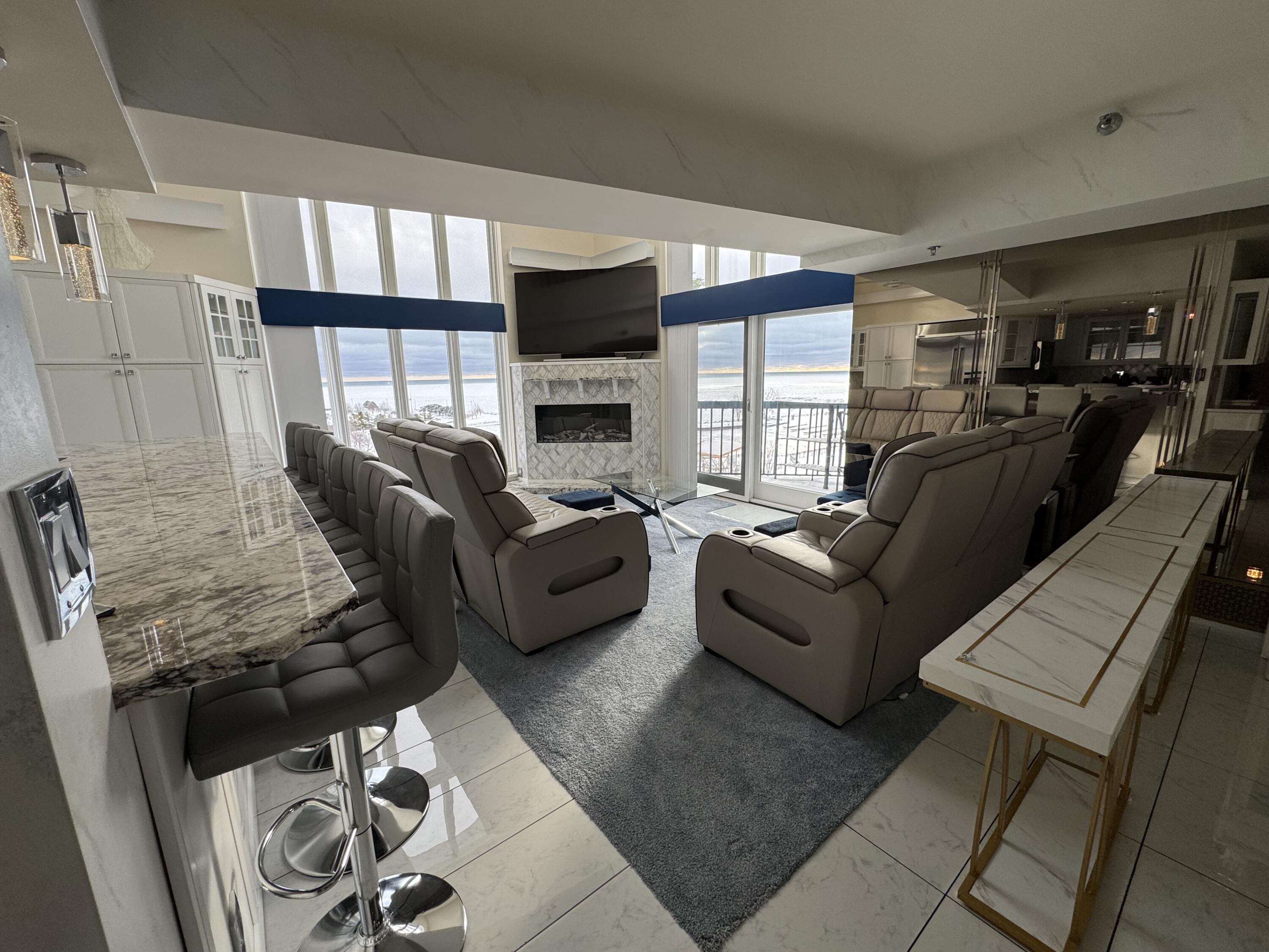 333 Lake Avenue, Unit 806 Racine, WI 53403 - Photo 11 of 56 3C_LST Unite 806_Living Room - Copy