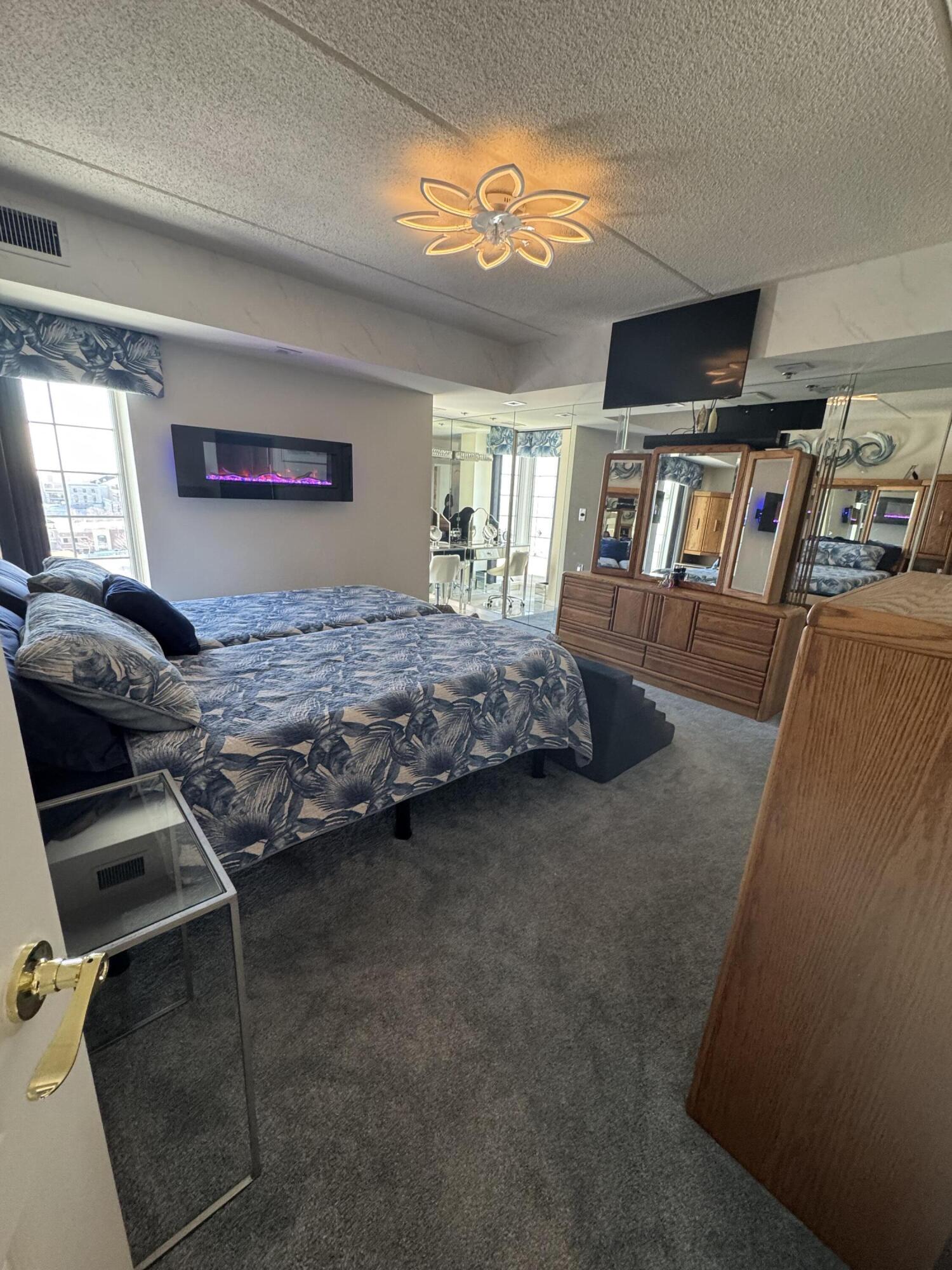 333 Lake Avenue, Unit 806 Racine, WI 53403 - Photo 16 of 56 4A_LST 806_Primary Bedroom_Feb 7