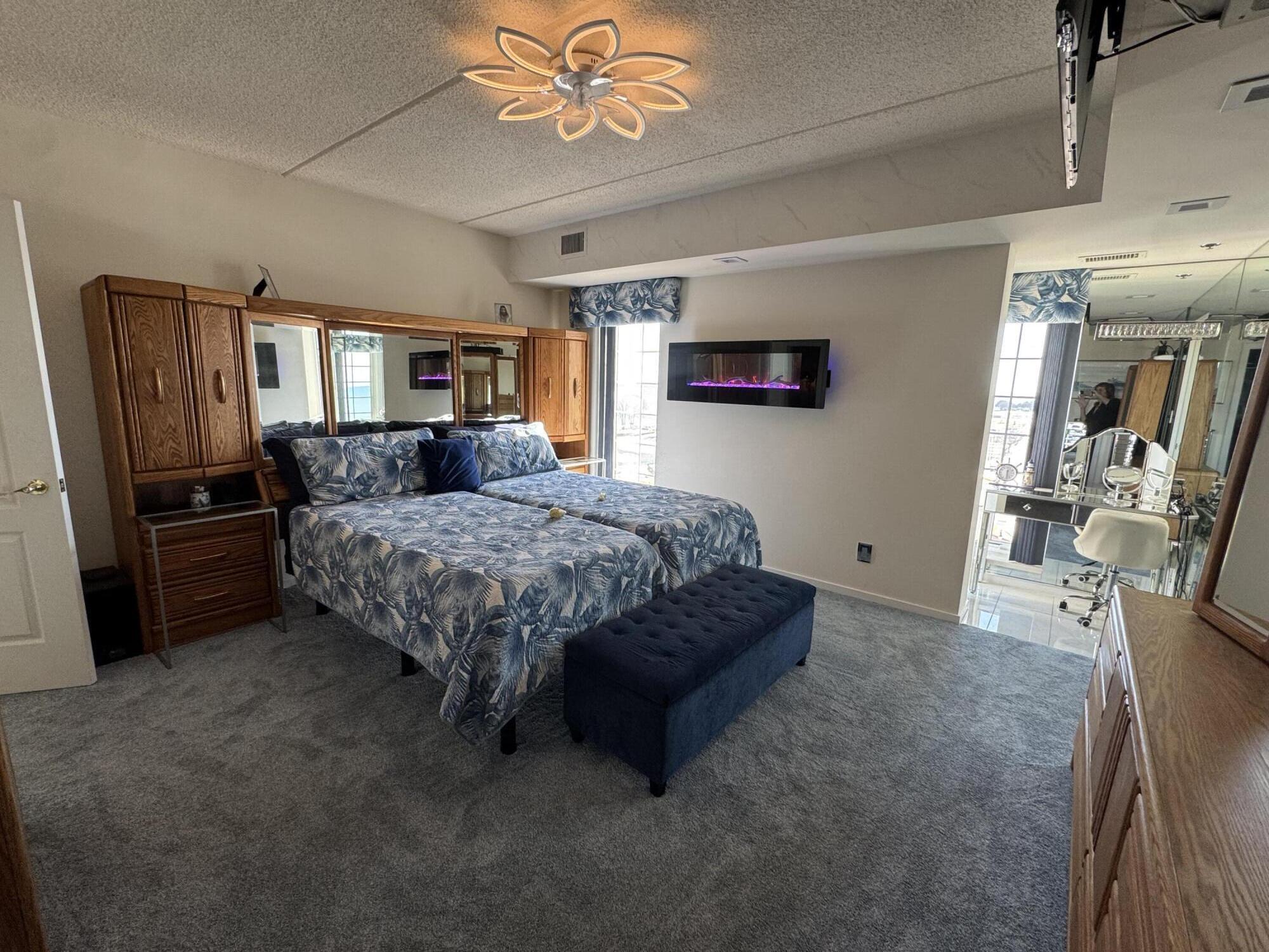 333 Lake Avenue, Unit 806 Racine, WI 53403 - Photo 17 of 58 4B_LST 806_Primary Bedroom Facing North_