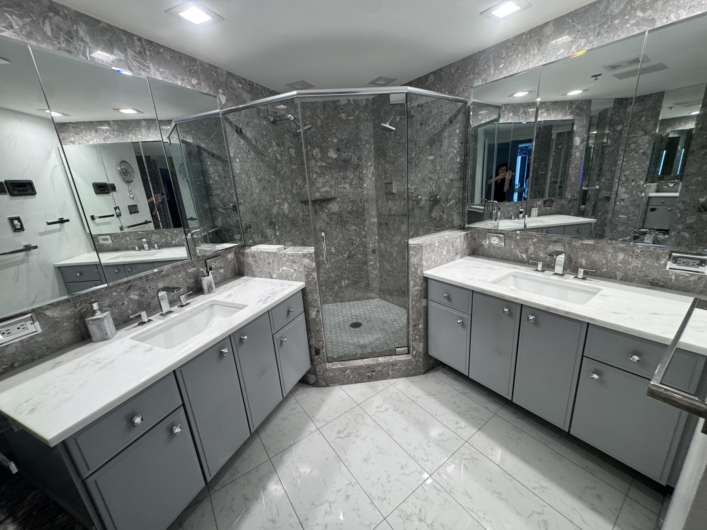 333 Lake Avenue, Unit 806 Racine, WI 53403 - Photo 23 of 56 5B_LST 806_Primary Bath Vanities