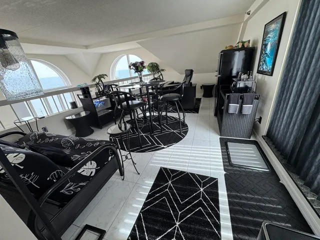 $775,000 | 333 Lake Avenue, Unit 806, Racine, WI 53403