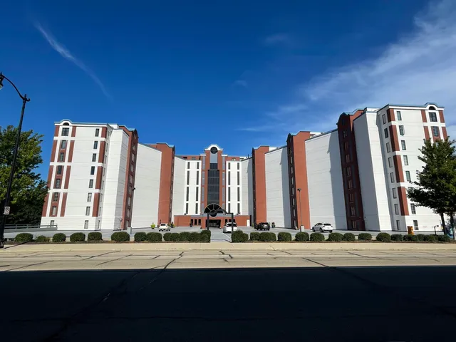 $775,000 | 333 Lake Avenue, Unit 806, Racine, WI 53403