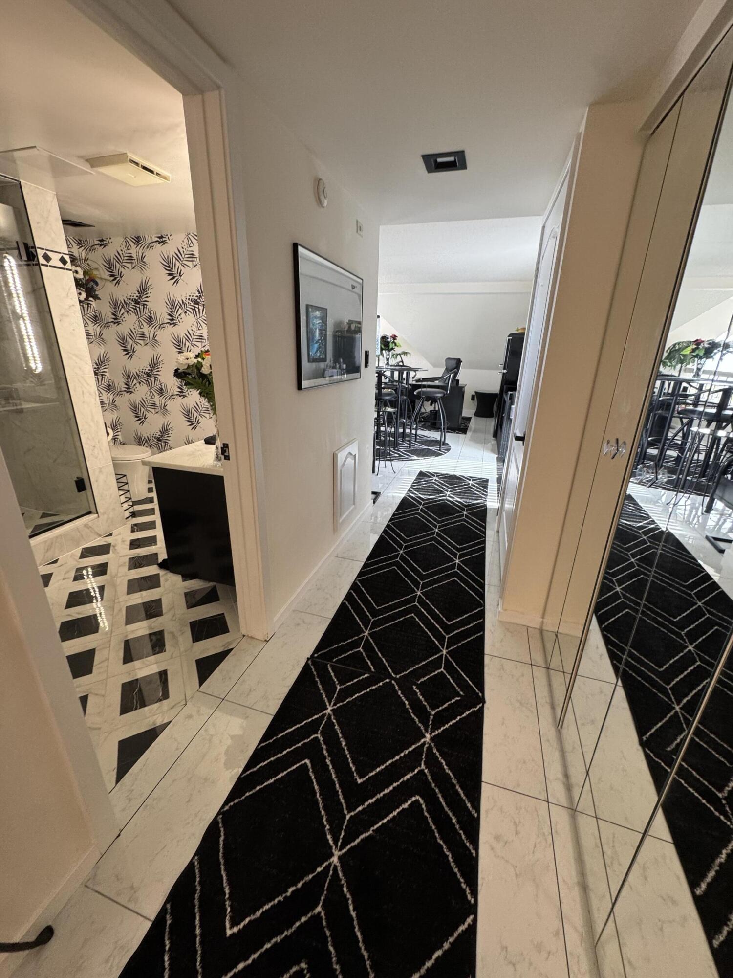 333 Lake Avenue, Unit 806 Racine, WI 53403 - Photo 32 of 58 6E_LST 806_2nd Floor Hallway Facing Sout