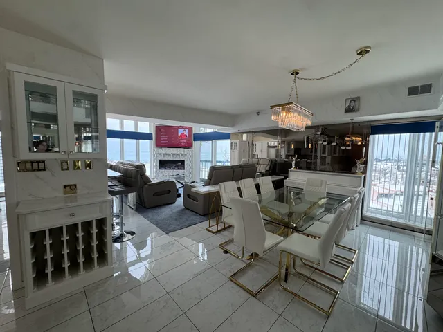 $775,000 | 333 Lake Avenue, Unit 806, Racine, WI 53403