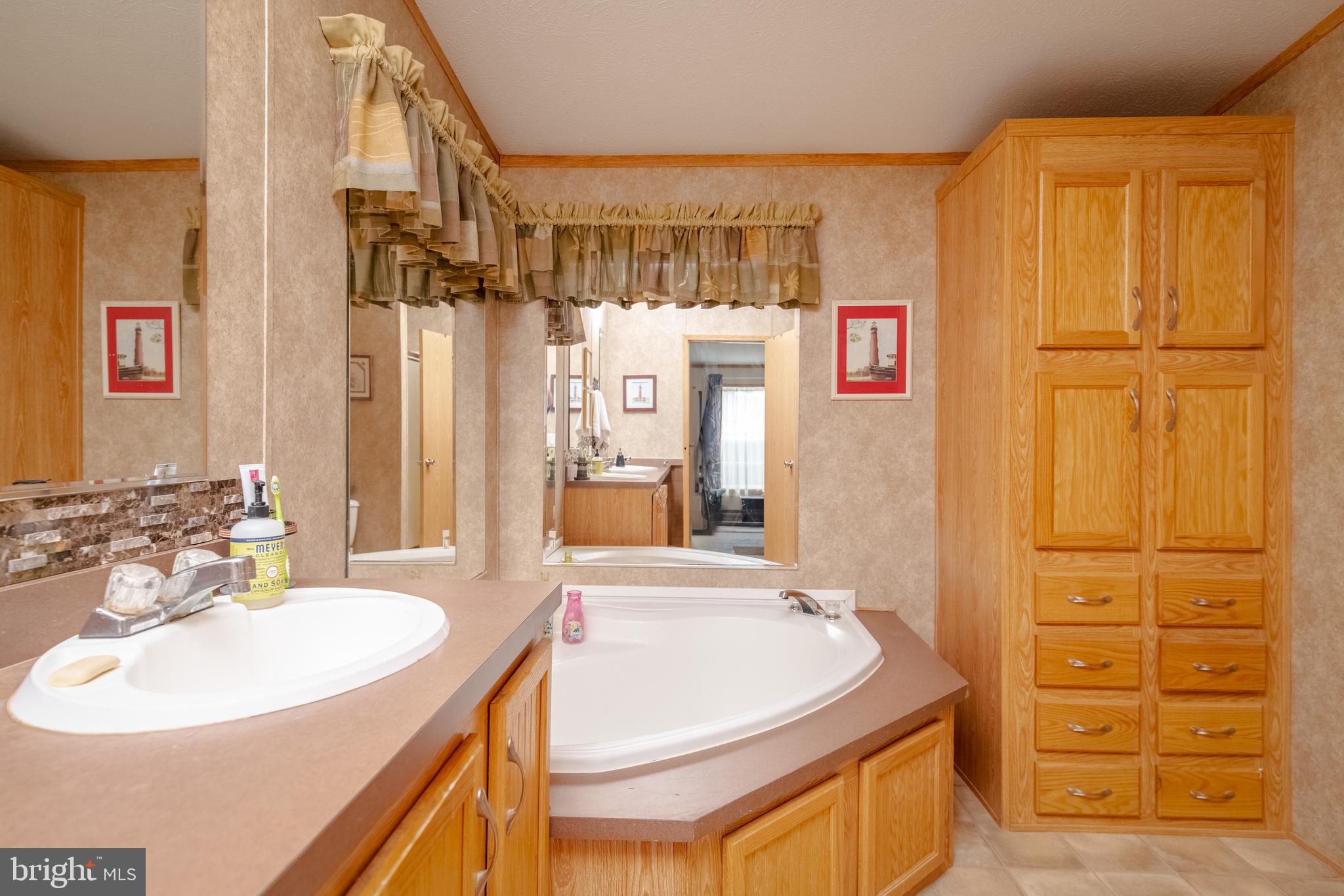 5 Short Lane Sparrows Point, MD 21219 - Photo 25 of 34 LINEN CABINET