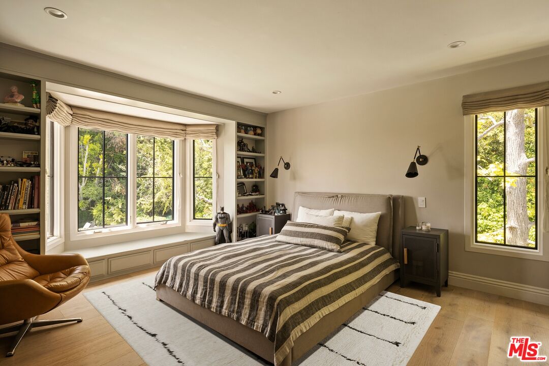 9872 Whitwell Drive Beverly Hills, CA 90210 - Photo 23 of 32 a bedroom with a bed and windows