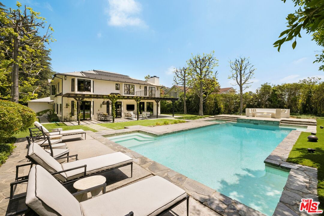 9872 Whitwell Drive Beverly Hills, CA 90210 - Photo 31 of 32 a view of a house with swimming pool