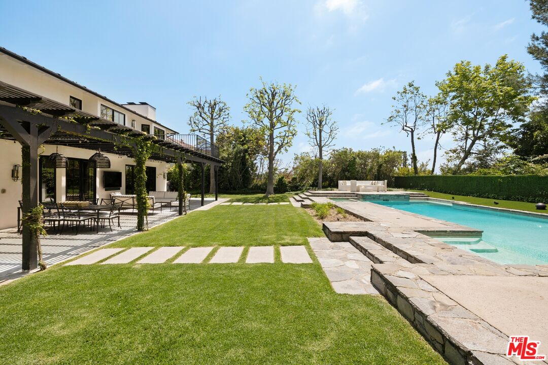 9872 Whitwell Drive Beverly Hills, CA 90210 - Photo 32 of 32