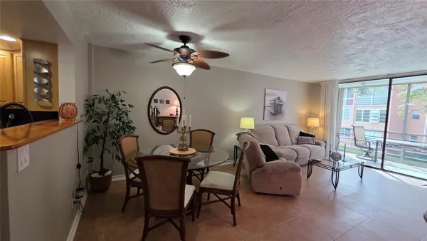 $1,600 | 2801 Somerset Drive, Unit 211, Lauderdale Lakes, FL 33311