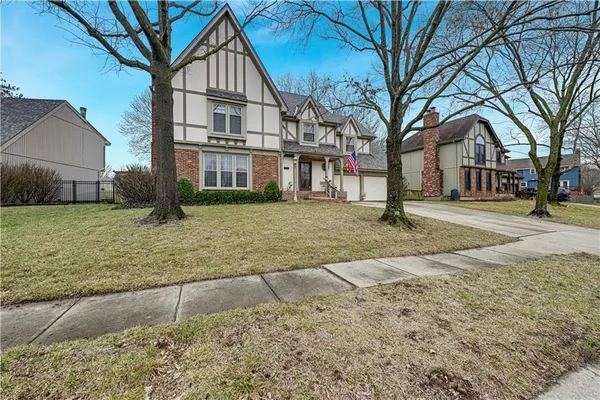 $435,000 | 6609 North London Drive, Kansas City, MO 64151