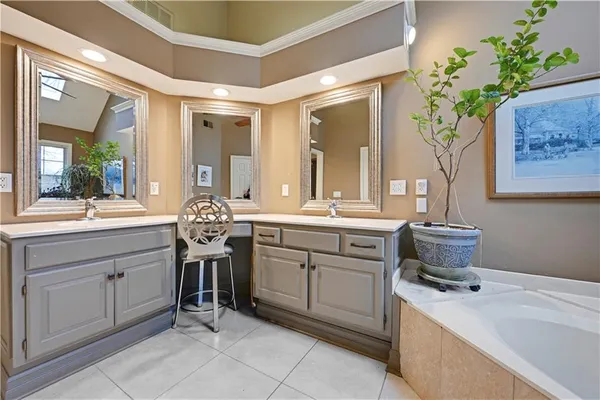 $435,000 | 6609 North London Drive, Kansas City, MO 64151