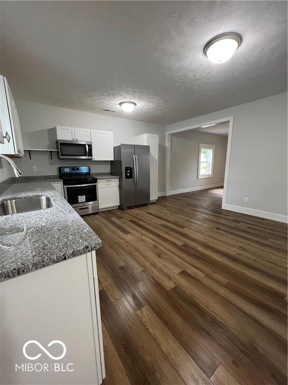 307 East Wall Street Advance, IN 46102 - Photo 13 of 28