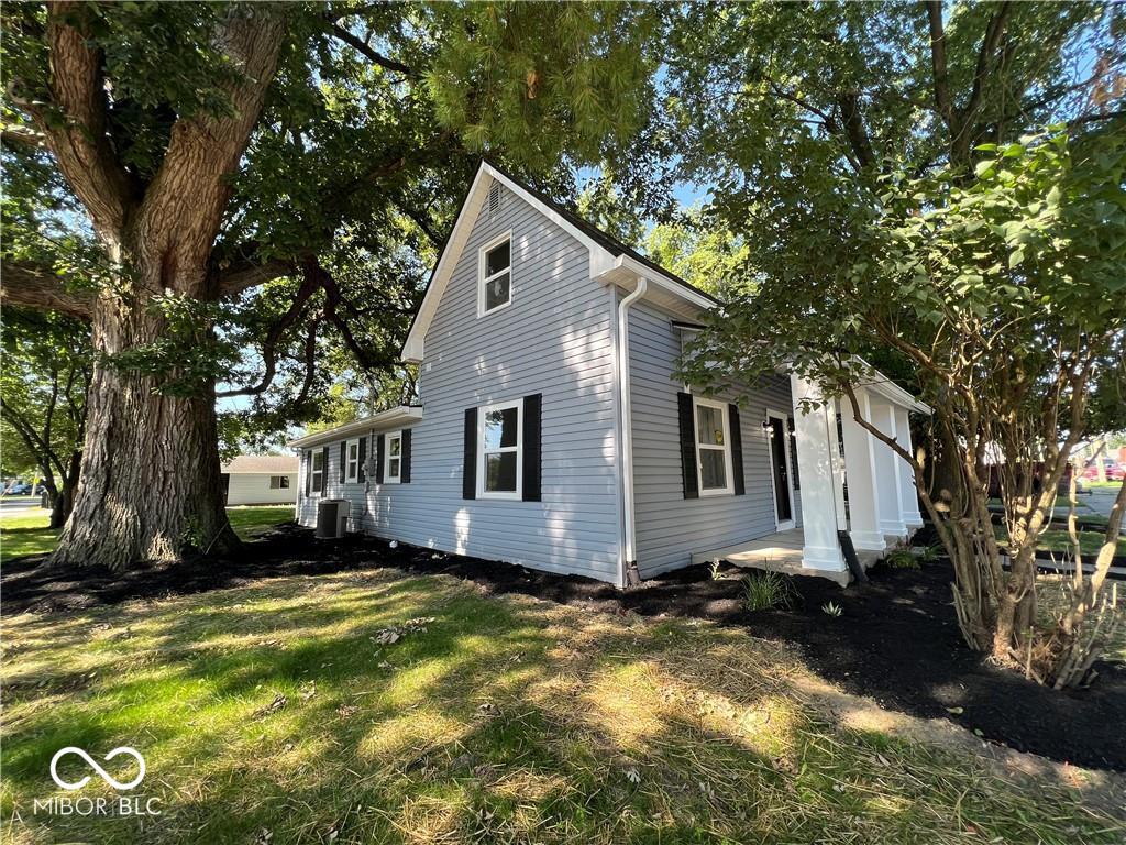 307 East Wall Street Advance, IN 46102 - Photo 3 of 28