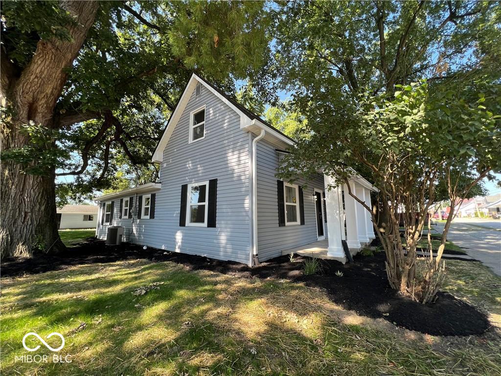 307 East Wall Street Advance, IN 46102 - Photo 4 of 28