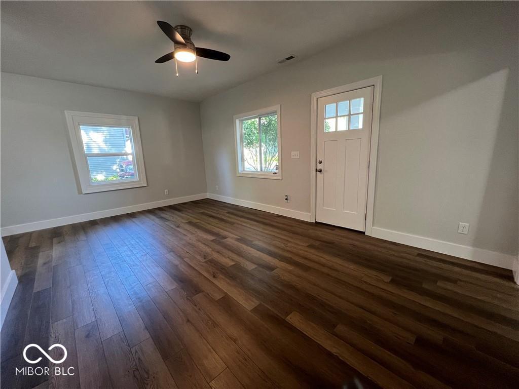 307 East Wall Street Advance, IN 46102 - Photo 8 of 28
