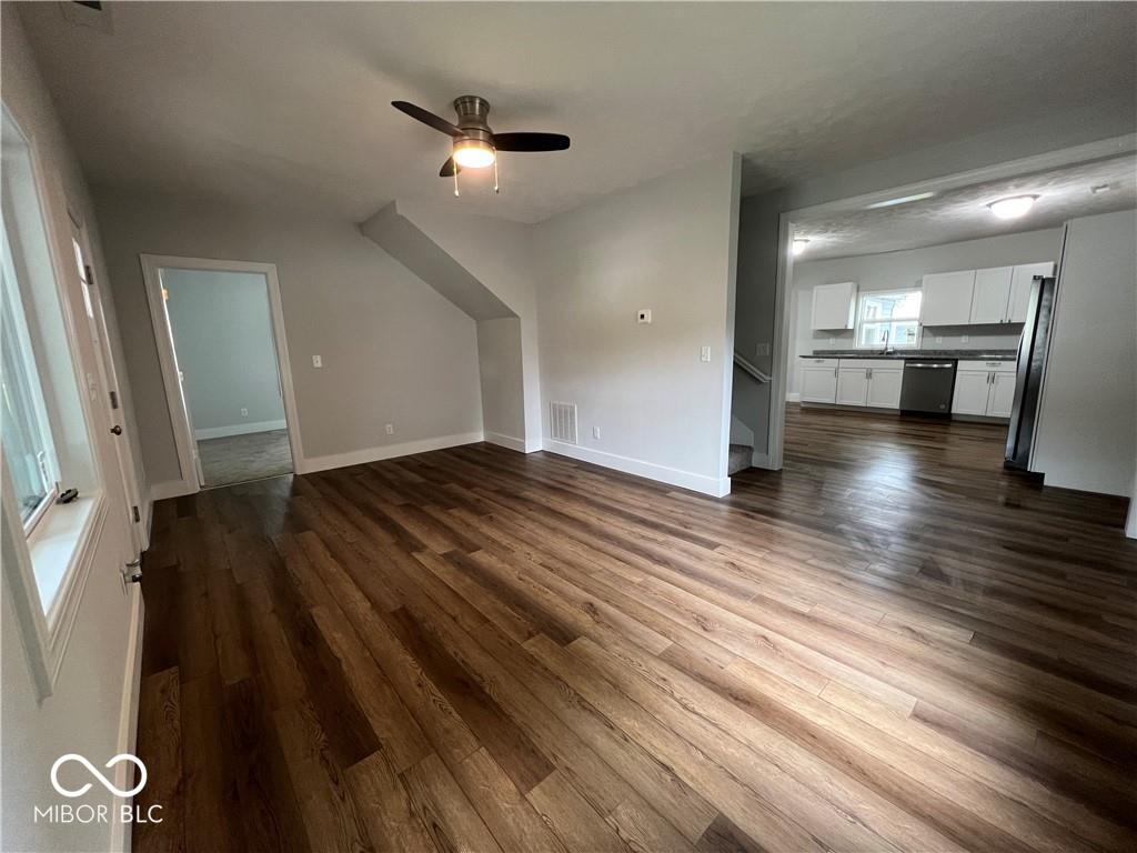 307 East Wall Street Advance, IN 46102 - Photo 9 of 28