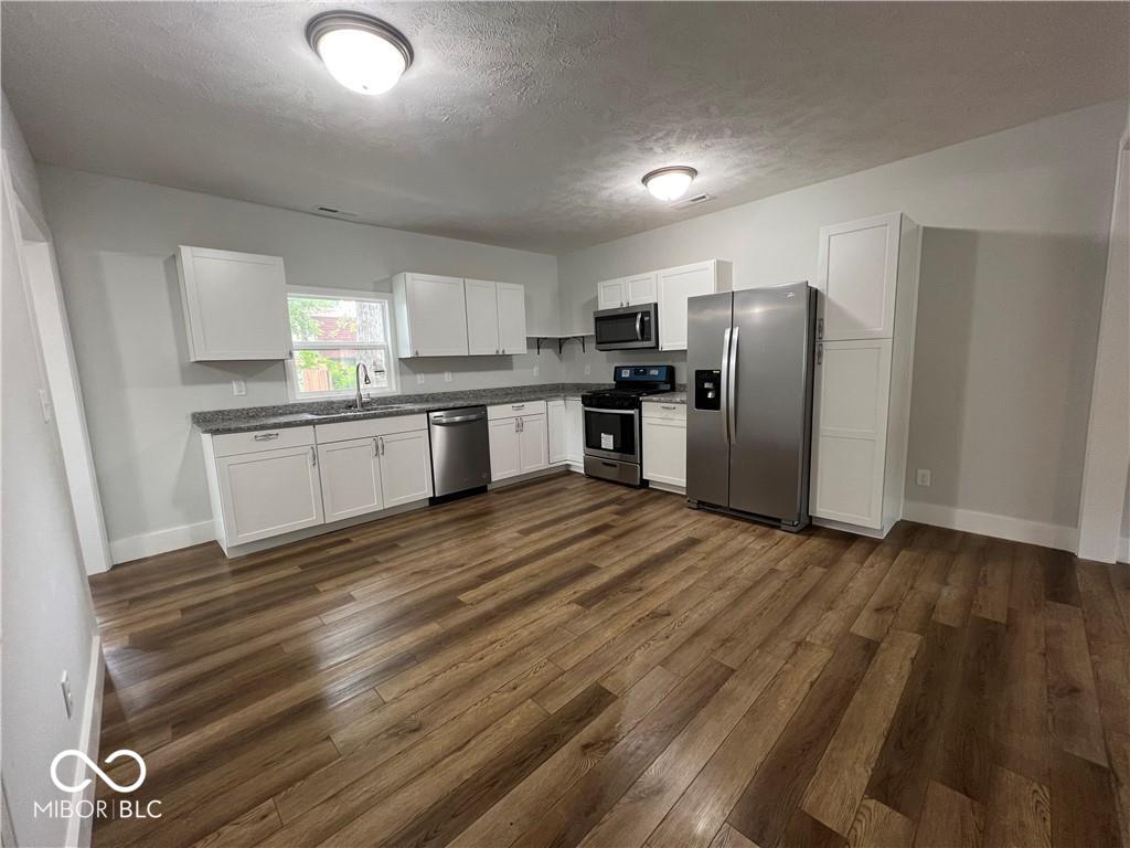 307 East Wall Street Advance, IN 46102 - Photo 10 of 28