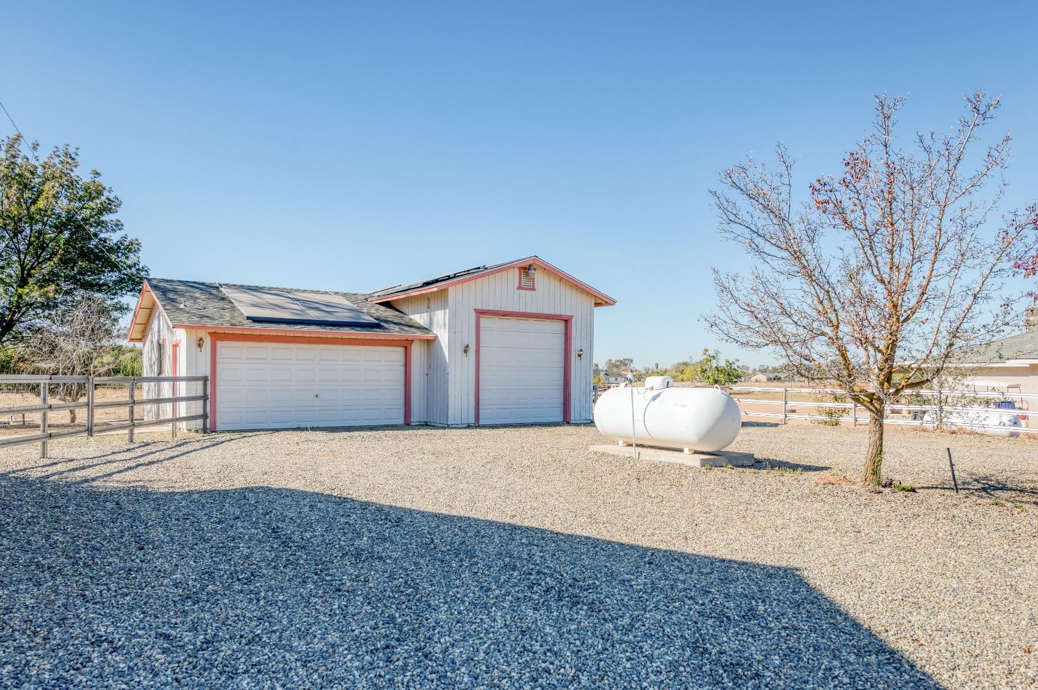 19650 Road 31 Madera, CA 93638 - Photo 26 of 43 a front view of a house with a yard and garage