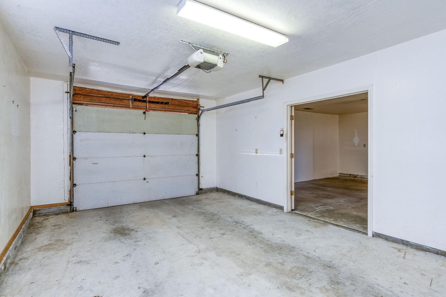 19650 Road 31 Madera, CA 93638 - Photo 33 of 43 a view of an empty room