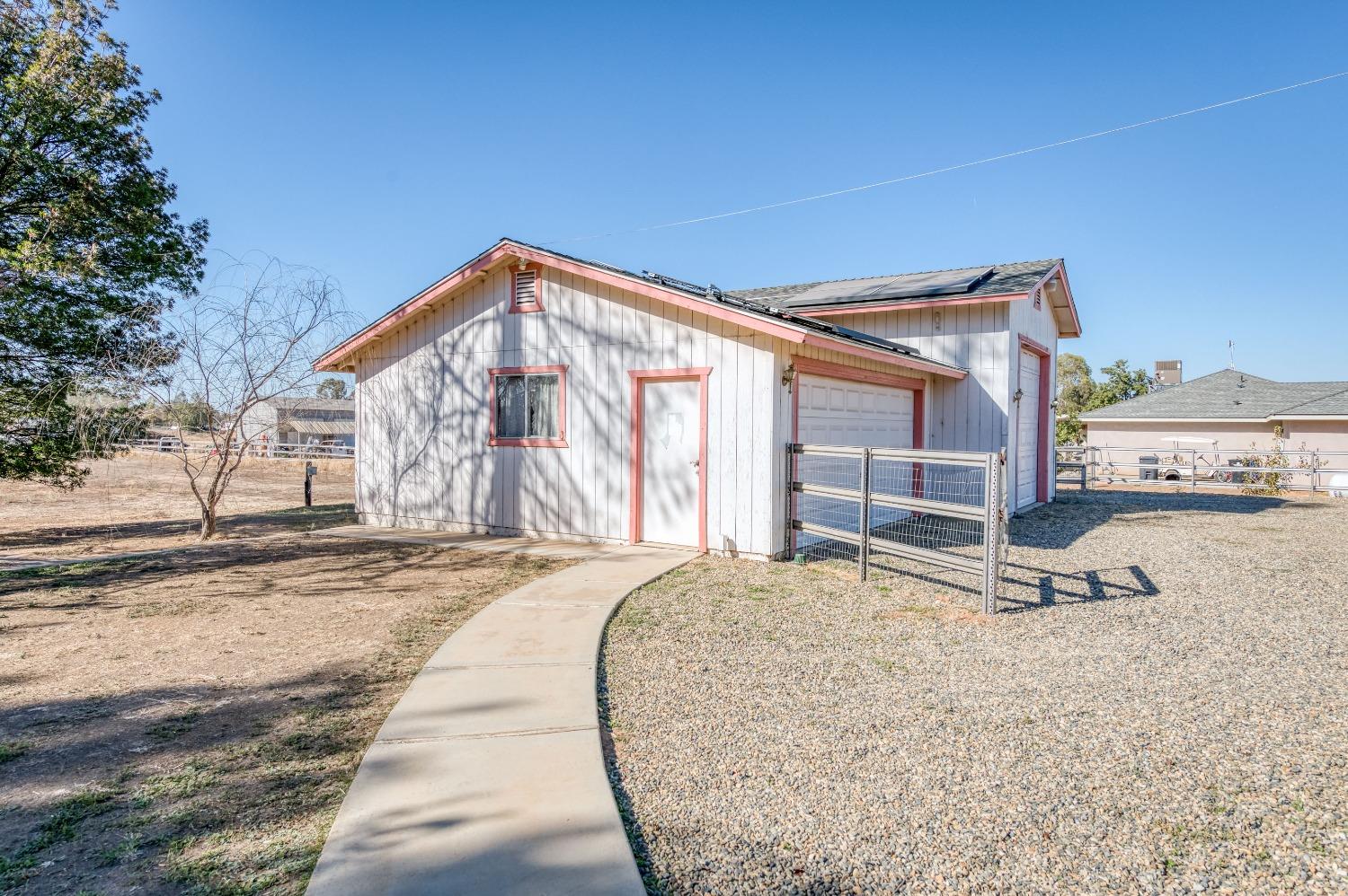 19650 Road 31 Madera, CA 93638 - Photo 34 of 43 a house with a outdoor space
