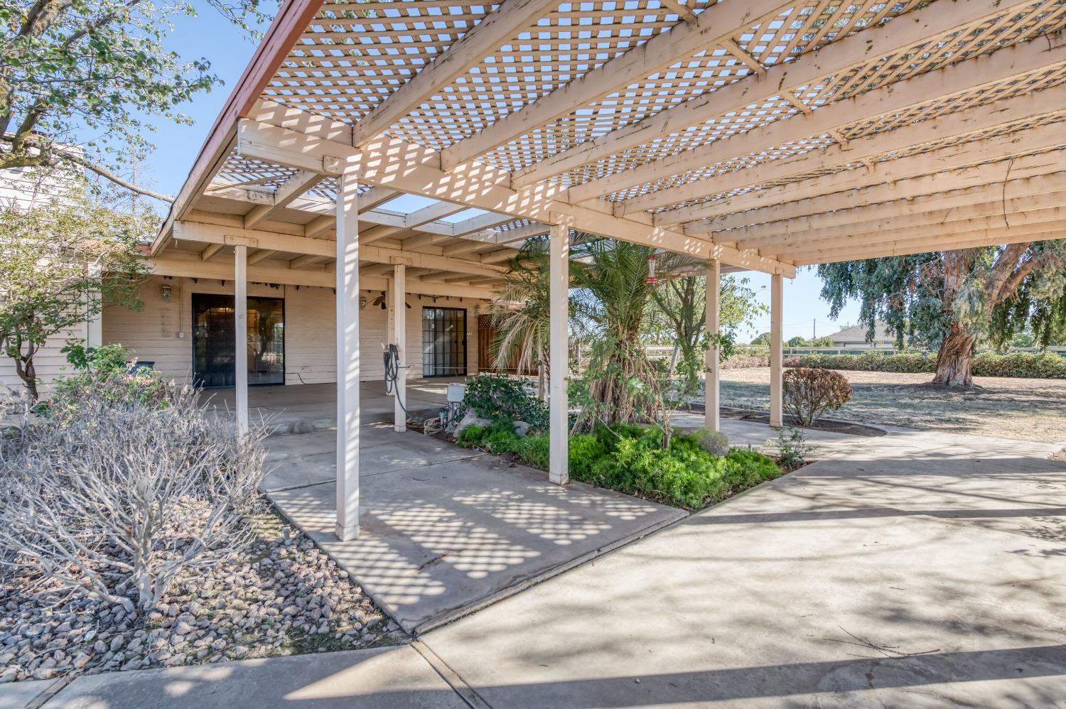 19650 Road 31 Madera, CA 93638 - Photo 39 of 43 a view of a building with a porch
