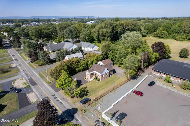 $369,000 | 34 Russell Road, Colonie, NY 12205