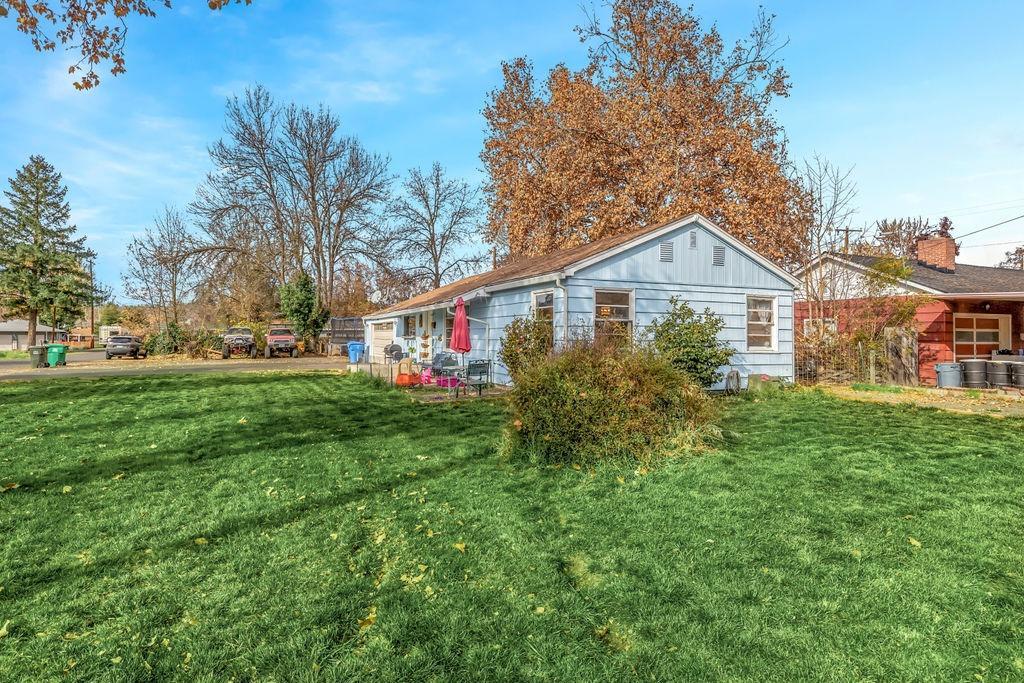 208 Jason Street Eagle Point, OR 97524 - Photo 4 of 17 Additional Photo