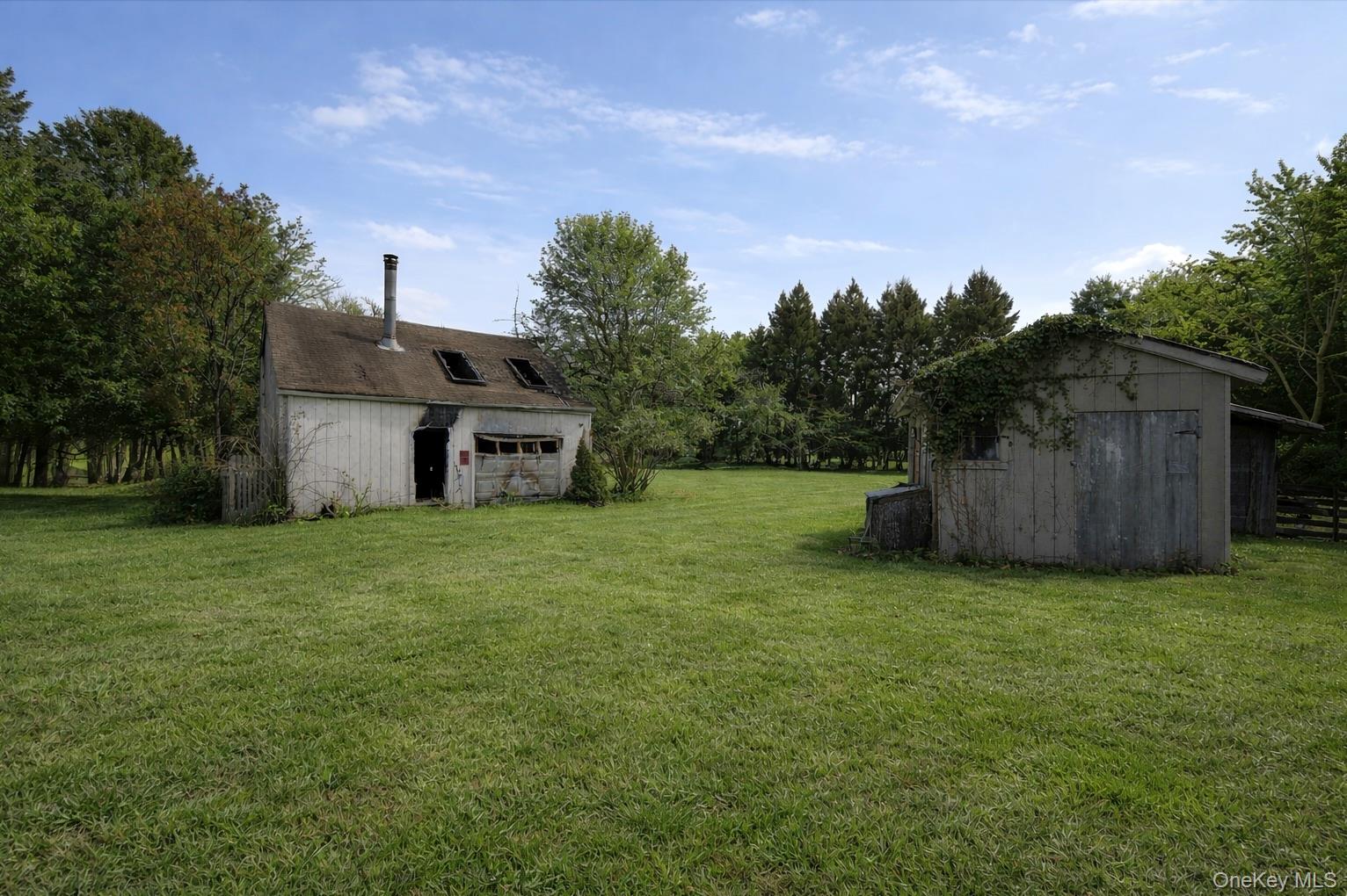 81 Hildreth Lane Bridgehampton, NY 11932 - Photo 4 of 5 a view of a house with backyard and garden