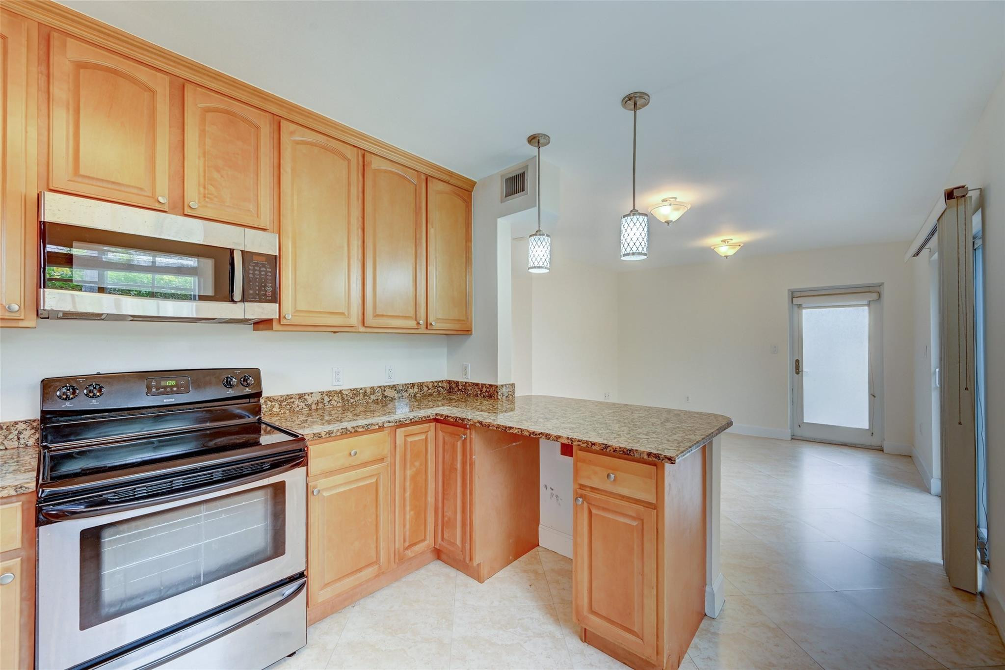 410 Southwest 15th Street, Unit 101 Pompano Beach, FL 33060 - Photo 3 of 9 Photo 3