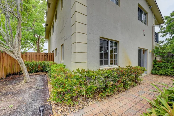 $1,800 | 410 Southwest 15th Street, Unit 101, Pompano Beach, FL 33060